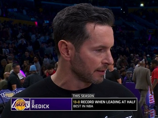 score电竞-看看今天咋样!本赛季湖人半场领先时战绩为13胜0负 全联盟最佳!