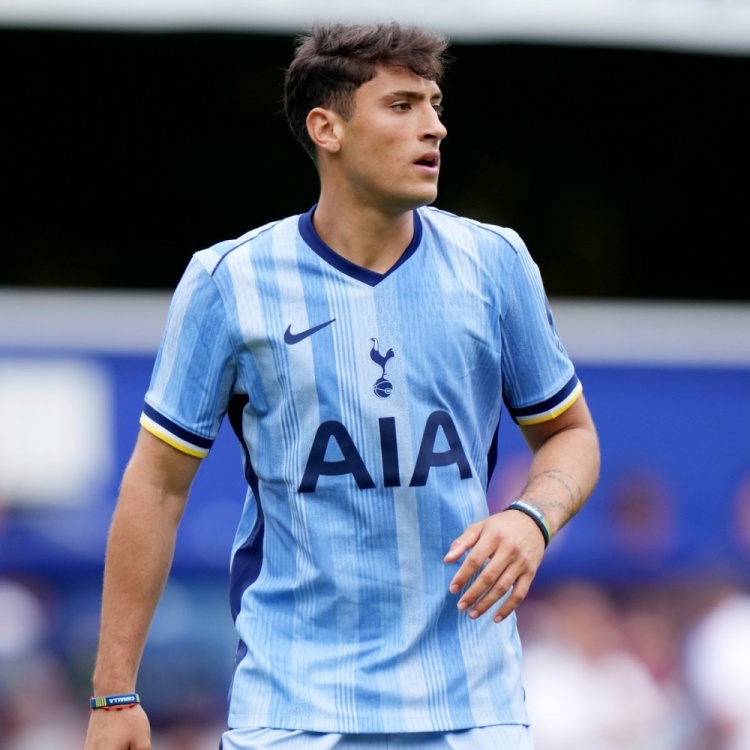 score电竞-巴媒：巴甲球队巴伊亚求购阿莱霍·贝利斯，已和热刺达成初步协议