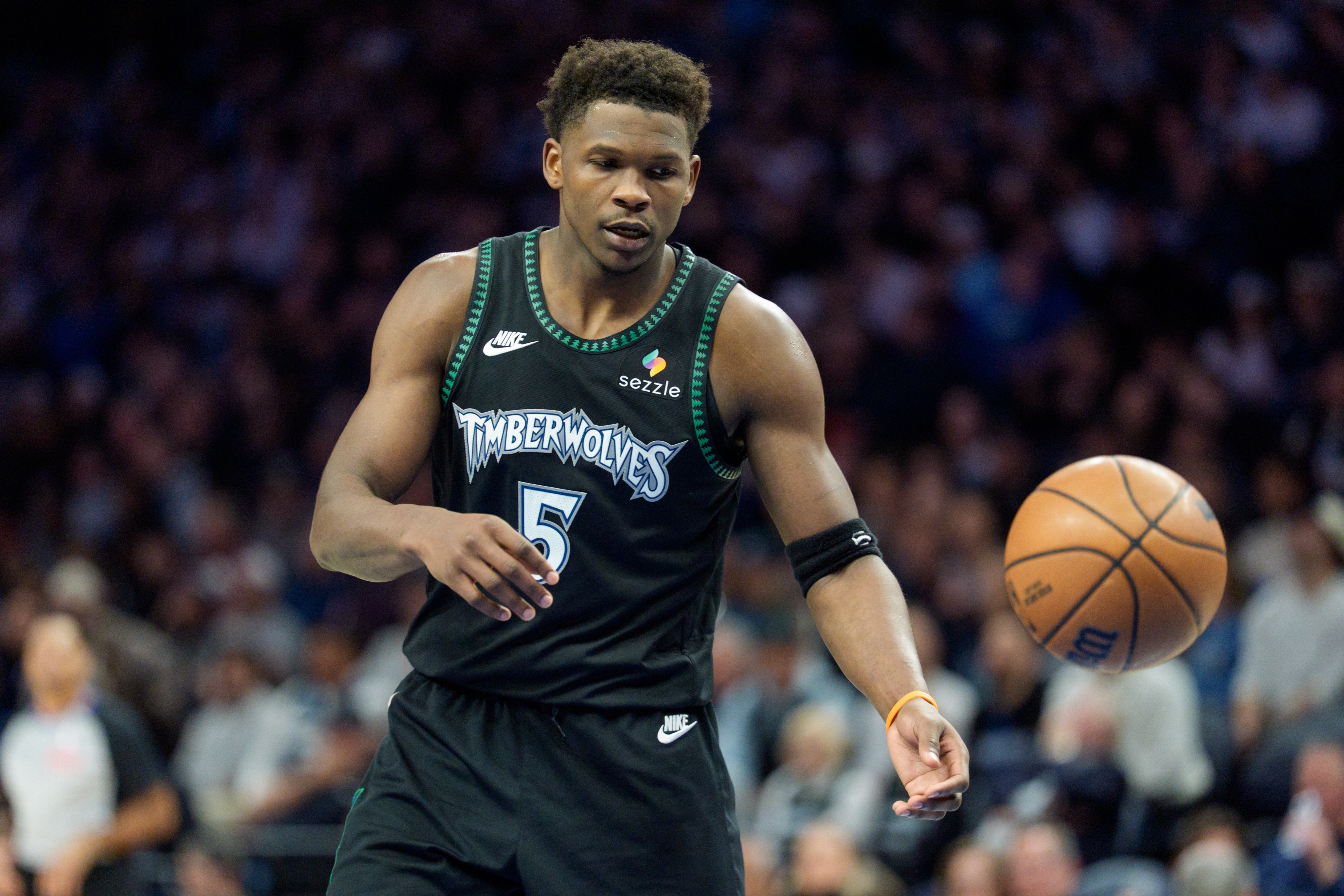 电竞比分网-爱德华兹：我有点小伤 全明星赛可能不会打 希望比赛能激烈